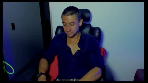 Snapshot of johnny_seens1 chatting on 29, 11, 2025 Johnny online show from 29, 11, 2025