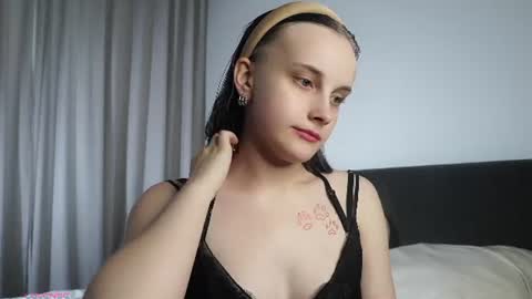 Snapshot of jonnienita chatting on 19, 7, 2026 Alice online show from 19, 7, 2026