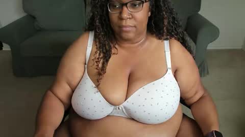 Josie Kiss online show from 30, 4, 2026