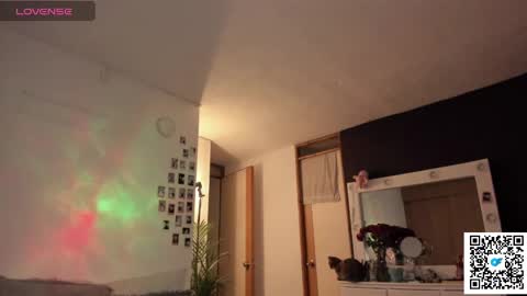 josephine   independent model    online show from 7, 2, 2025