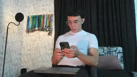 Im Jouliano online show from 12, 2, 2025