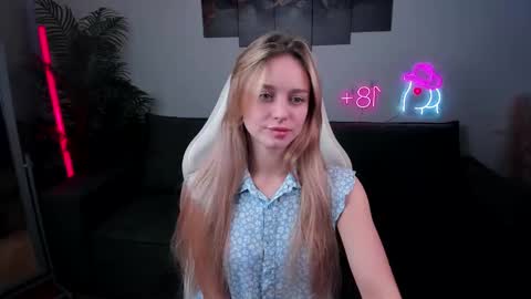 Snapshot of joyce_shinne chatting on 25, 9, 2025 Joyce online show from 25, 9, 2025