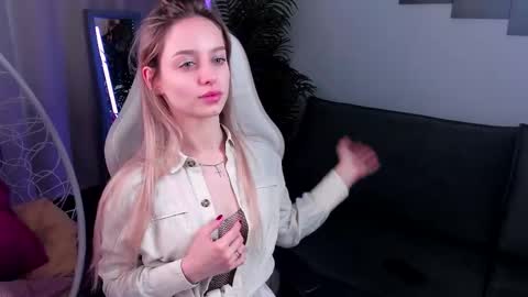 Snapshot of joyce_shinne chatting on 30, 9, 2025 Joyce online show from 30, 9, 2025
