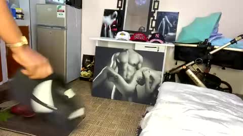 Butterflyass online show from 20, 12, 2025