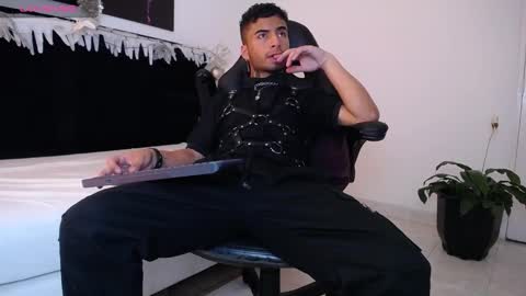 juancamilo66_ online show from 29, 12, 2024