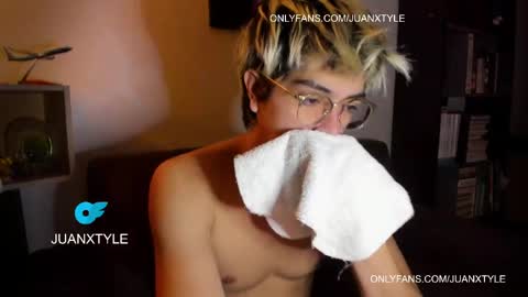 Snapshot of juancamroom chatting on 4, 6, 2026 . online show from 4, 6, 2026