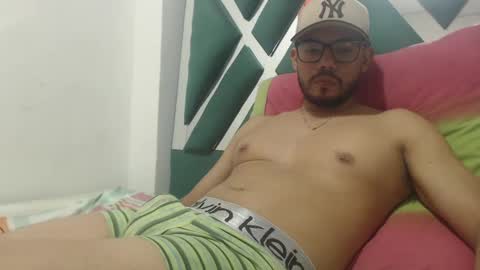 Snapshot of juanfe_style chatting on 12, 10, 2025 juanfe_style online show from 12, 10, 2025