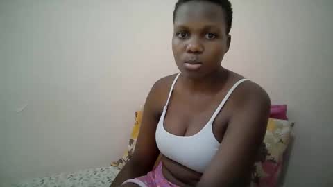Snapshot of juicy_bella2 chatting on 10, 9, 2025 juicy_bella2 online show from 10, 9, 2025