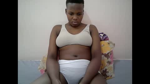 Snapshot of juicy_bella2 chatting on 24, 9, 2025 juicy_bella2 online show from 24, 9, 2025