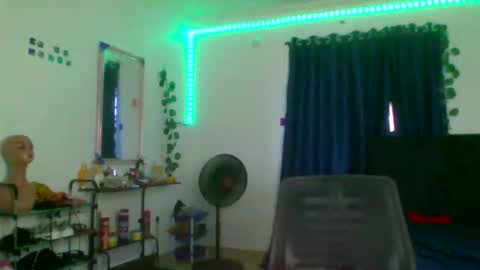 Snapshot of juicy_pussy1122 chatting on 28, 9, 2025 Emily online show from 28, 9, 2025