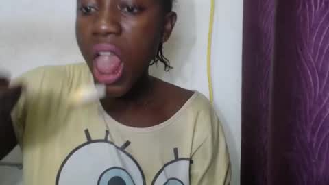 Snapshot of juicyberryx chatting on 28, 6, 2026 queen online show from 28, 6, 2026