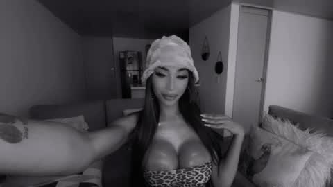 Snapshot of julessy_bonny chatting on 5, 3, 2025 julessy online show from 5, 3, 2025