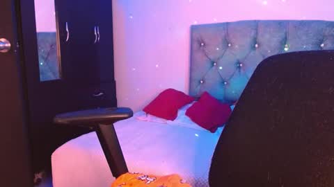  Juliana Torres  online show from 7, 3, 2025