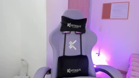 juli_santos_22 online show from 5, 2, 2025