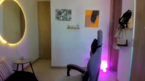 Snapshot of juli_santos_22 chatting on 6, 7, 2026 juli_santos_22 online show from 6, 7, 2026
