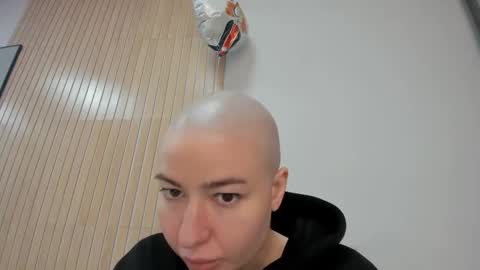 julia bright online show from 12, 4, 2026