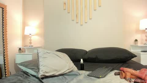 J U L IA   M A R T I N E Z online show from 22, 2, 2025