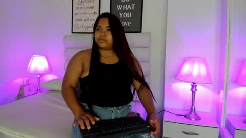 julia_sanchez online show from 4, 6, 2026
