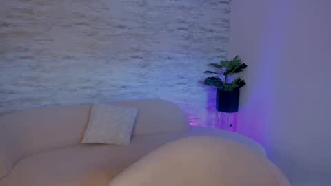 Julia Belle online show from 25, 9, 2025
