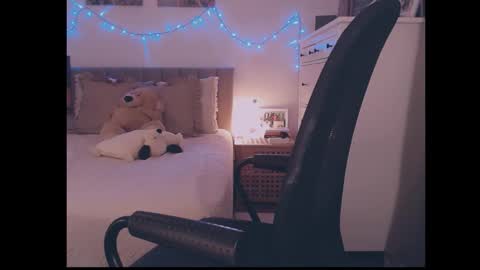 julialiones online show from 30, 11, 2025