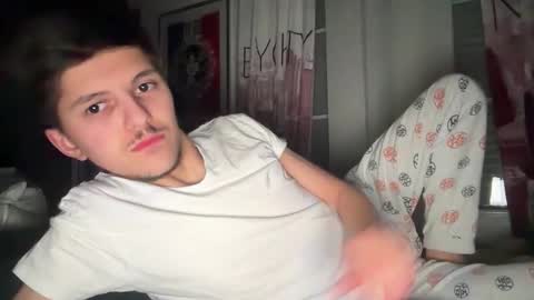 Snapshot of julian762928 chatting on 2, 3, 2026 Julian1265 online show from 2, 3, 2026