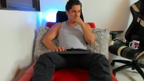 julian_wallace online show from 15, 4, 2026