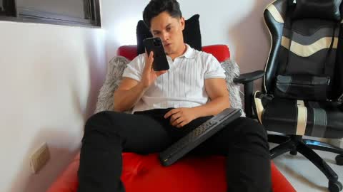 Snapshot of julian_wallace chatting on 27, 4, 2026 julian_wallace online show from 27, 4, 2026