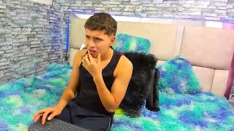 julian online show from 30, 9, 2025