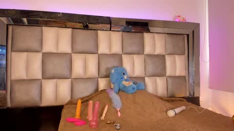 juliana_js_ online show from 6, 3, 2025