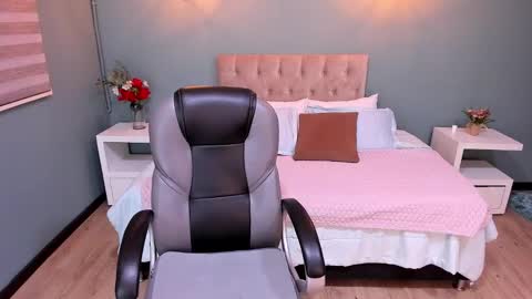 Julianne online show from 8, 3, 2025