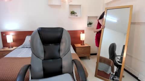 Julianne online show from 8, 3, 2025