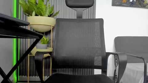 Julian online show from 5, 3, 2026