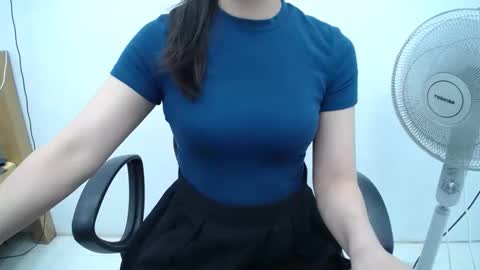 Snapshot of julie9x chatting on 7, 6, 2026 julie9x online show from 7, 6, 2026