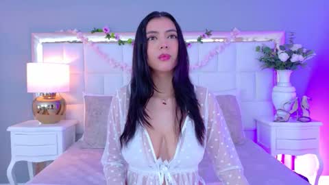 Juliet Bennet online show from 9, 10, 2025