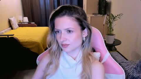 Snapshot of julie_flores chatting on 13, 5, 2026 Julie online show from 13, 5, 2026