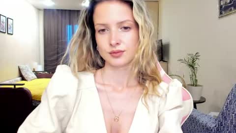 Snapshot of julie_flores chatting on 20, 6, 2026 Julie online show from 20, 6, 2026