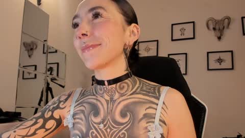 juliet_sourire online show from 25, 1, 2025