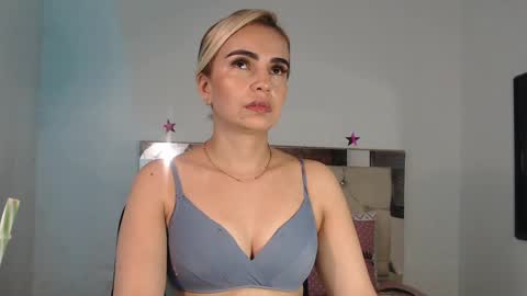 julieta__fox_ online show from 8, 3, 2025