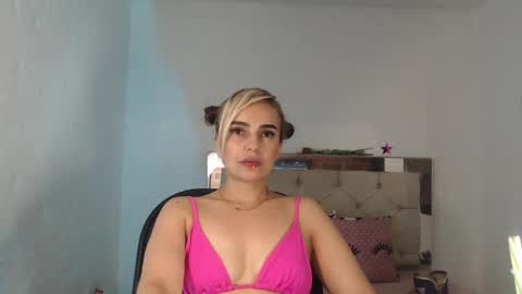 julieta__fox_ online show from 10, 3, 2025