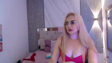 julieta__fox_ online show from 2, 3, 2026