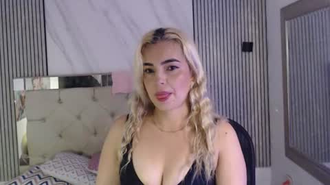 julieta__fox_ online show from 25, 6, 2026