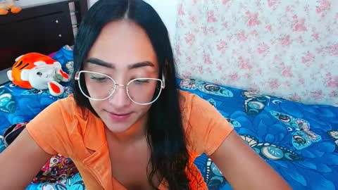 Snapshot of julieta_art1 chatting on 4, 12, 2024 julieta art1 online show from 4, 12, 2024