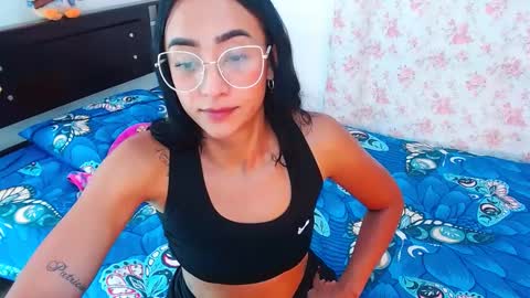 Snapshot of julieta_art1 chatting on 5, 12, 2024 julieta art1 online show from 5, 12, 2024