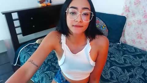 Snapshot of julieta_art1 chatting on 23, 12, 2024 julieta art1 online show from 23, 12, 2024