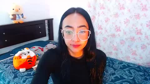 Snapshot of julieta_art1 chatting on 15, 1, 2025 julieta art1 online show from 15, 1, 2025
