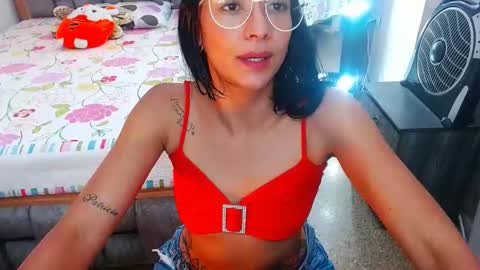Snapshot of julieta_art1 chatting on 2, 2, 2025 julieta art1 online show from 2, 2, 2025
