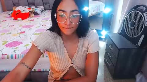 Snapshot of julieta_art1 chatting on 6, 2, 2025 julieta art1 online show from 6, 2, 2025