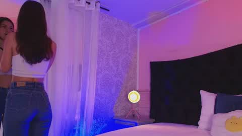 Snapshot of julieta_cortes__ chatting on 8, 7, 2026 Julieta online show from 8, 7, 2026