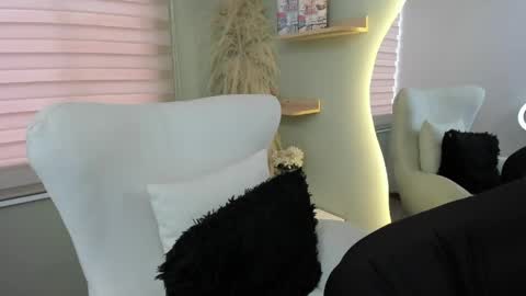 Snapshot of julieta_evans_1 chatting on 30, 4, 2026 Julieta online show from 30, 4, 2026