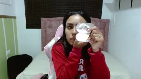 Snapshot of julieta_fn chatting on 4, 7, 2026 julieta_fn online show from 4, 7, 2026